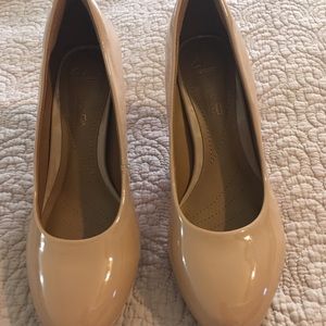 Clark’s Platform Pumps Nude Patent Leather